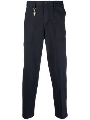 Manuel Ritz charm-detail garment-dyed trousers - Blue