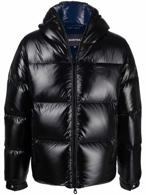 Duvetica logo-patch glossy puffer jacket - Black