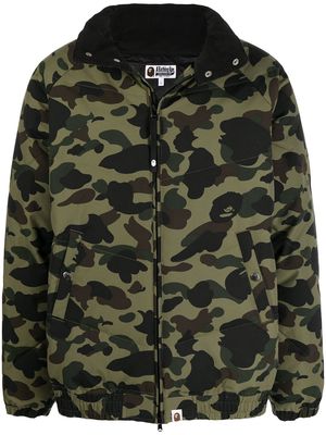 A BATHING APE® camouflage-print padded jacket - Green