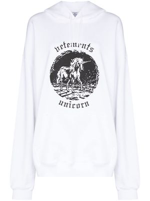 VETEMENTS unicorn-print logo hoodie - White