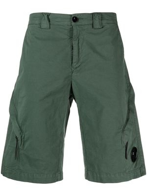 C.P. Company logo-patch knee-length shorts - Green