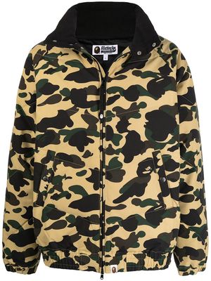 A BATHING APE® camouflage-print zip-up padded jacket - Yellow
