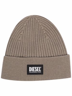 Diesel logo-patch ribbed beanie - Grey