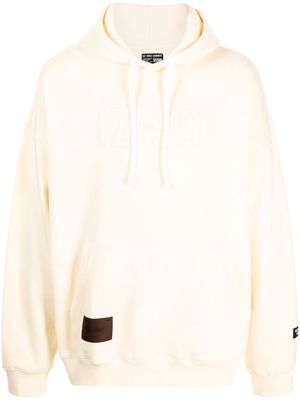 izzue logo-print hoodie - White