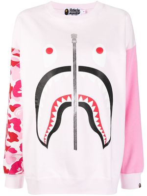 A BATHING APE® shark-print longsleeved top - Pink