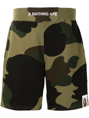 A BATHING APE® elasticated waist cargo shorts - Green