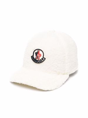 Moncler Enfant logo-patch cap - White