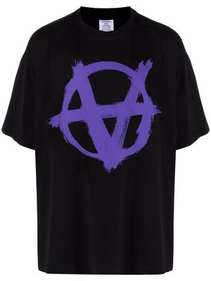 VETEMENTS Anarchy graphic-print T-shirt - Black