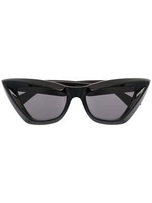 Bottega Veneta Eyewear cat-eye frame sunglasses - Black