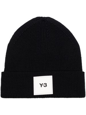Y-3 square logo patch beanie hat - Black