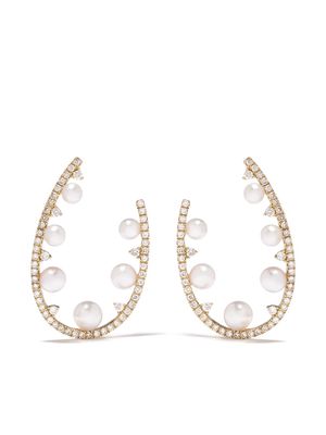Yoko London 18kt yellow gold diamond pearl Sleek hoop earrings