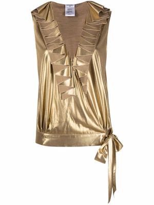 Chanel Pre-Owned 2010 ruffled metallic-sheen sleeveless blouse - Gold