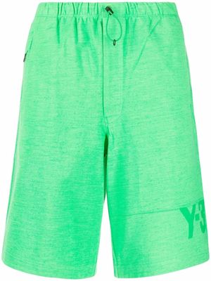 Y-3 logo-print straight-leg bermuda shorts - Green