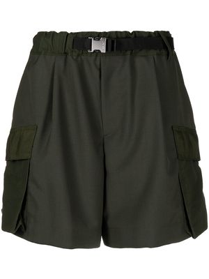 sacai belted cargo shorts - Green