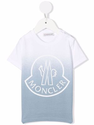 Moncler Enfant logo-print shaded T-shirt - Blue