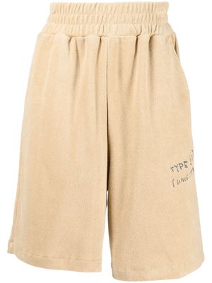 izzue logo-print detail shorts - Brown