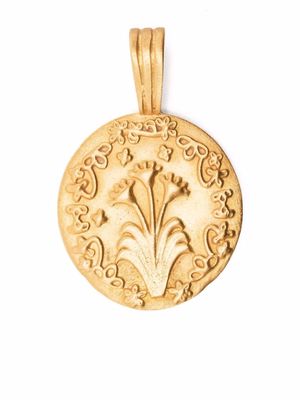 ALEXA DE LA CRUZ 22kt yellow gold floral-engraved pendant