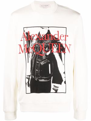 Alexander McQueen graphic logo-print crew-neck sweatshirt - Neutrals