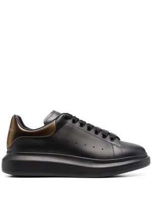 Alexander McQueen Oversized sole low-top sneakers - Black