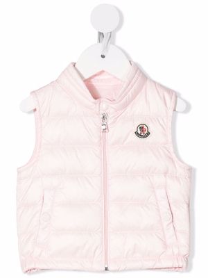 Moncler Enfant logo-patch padded gilet - Pink