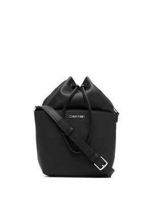 Calvin Klein logo-plaque shoulder bag - Black