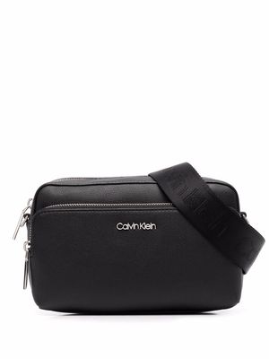 Calvin Klein logo-plaque camera bag - Black
