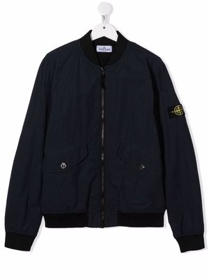 Stone Island Junior TEEN logo-patch bomber jacket - Blue