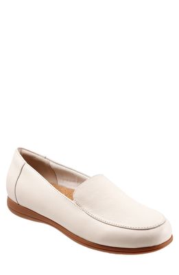 Trotters Deanna Loafer in Bone