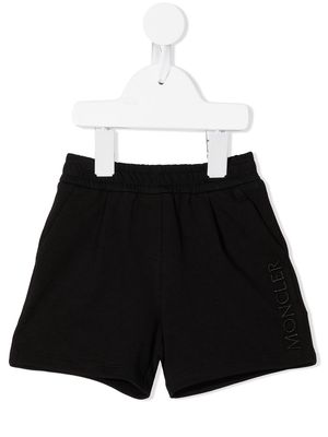 Moncler Enfant logo embroidered shorts - Black