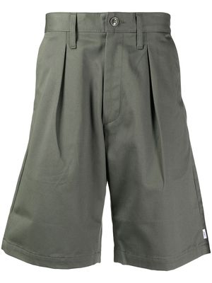 WTAPS pleat-detail chino shorts - Green