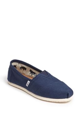 TOMS Classic Canvas Slip-On in Navy Canvas