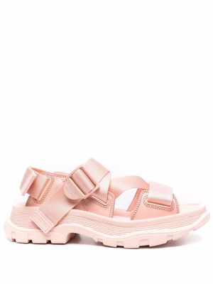 Alexander McQueen chunky sole trekking sandals - Pink