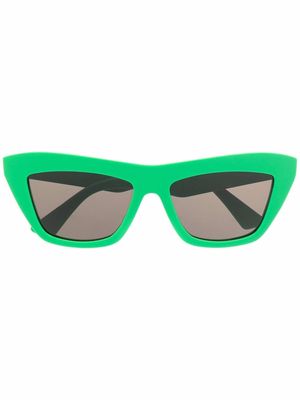 Bottega Veneta Eyewear cat-eye frame sunglasses - Green