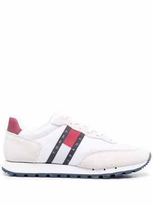 Tommy Jeans logo-patch lace-up sneakers - White