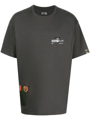 izzue logo-print oversized T-shirt - Black