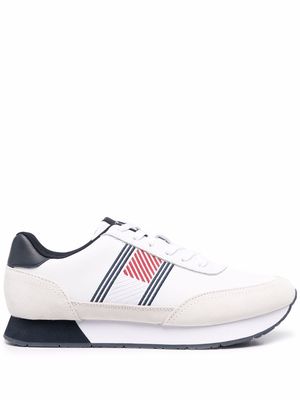 Tommy Hilfiger embroidered-design sneakers - White