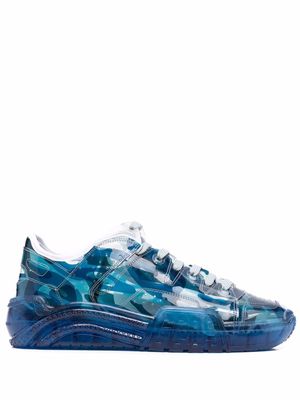 Gcds camouflage-print low-top sneakers - Blue
