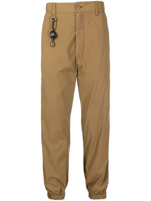 izzue logo-patch straight-leg trousers - Brown