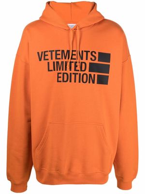 VETEMENTS logo-print drawstring hoodie - Orange