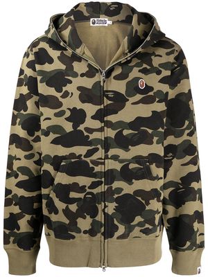 A BATHING APE® logo-patch camouflage-print hoodie - Green