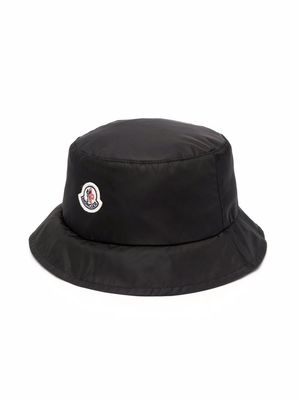 Moncler Enfant logo-patch bucket hat - Black