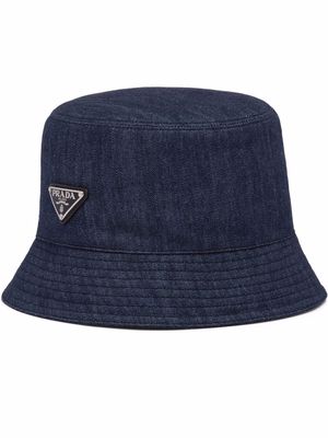Prada triangle patch bucket hat - Blue