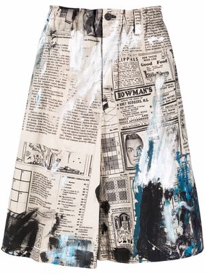 Yohji Yamamoto newspaper-print shorts - Neutrals