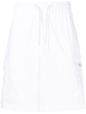 Armani Exchange logo-print cargo shorts - White