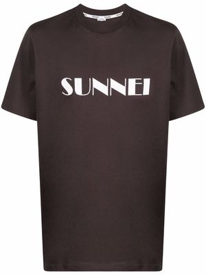 Sunnei logo-print T-shirt - Brown
