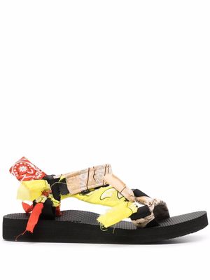 Arizona Love bandana-print flat sandals - Neutrals