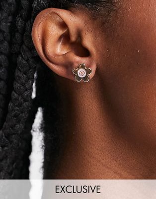 Reclaimed vintage inspired fun flower stud earrings in gold