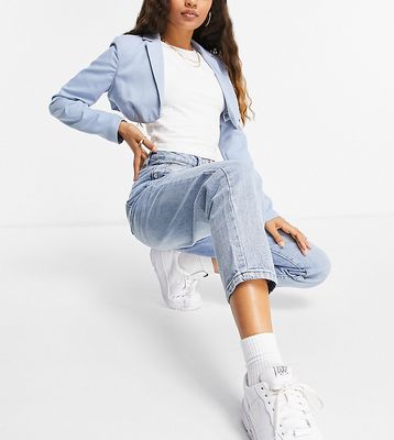 Missguided Petite Riot high rise mom jeans in lightwash blue-Blues