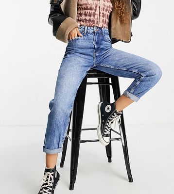 Bershka Petite mom jean in vintage blue-Blues
