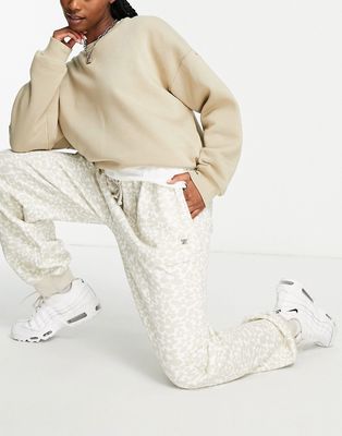 Daisy Street Active relaxed sweatpants in daisy print-White